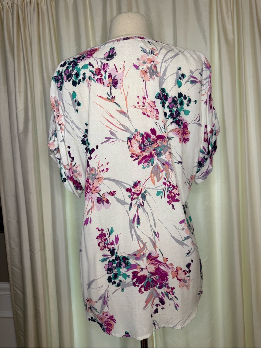 lovestitch White Floral  Short Sleeve Tunic-Large - Picture 5 of 10